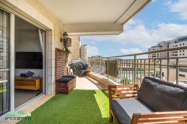 שמחת כהן, הר חומה