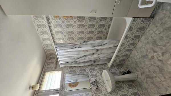 השומרון 9, פנחס ספיר