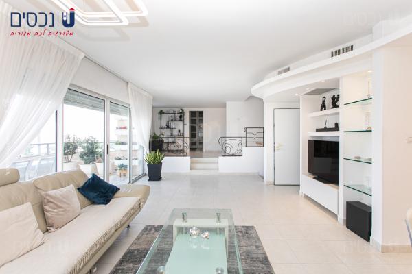 אביגיל, אחוזה