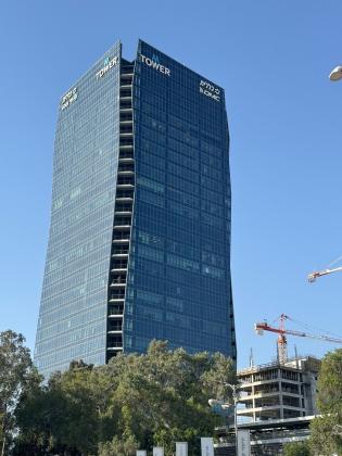 אליהו נאוי 1, אזור התעשיה