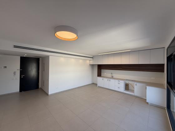 לויתן 4, עין התכלת