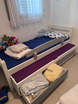 שתי מיטות נוער איכו’יות במצב
