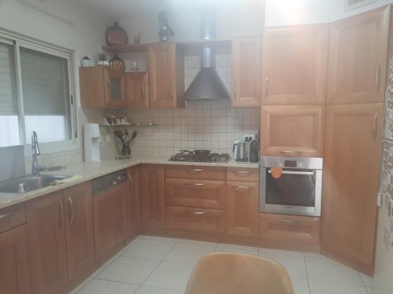 יקינטון 12, גבעת הרקפות