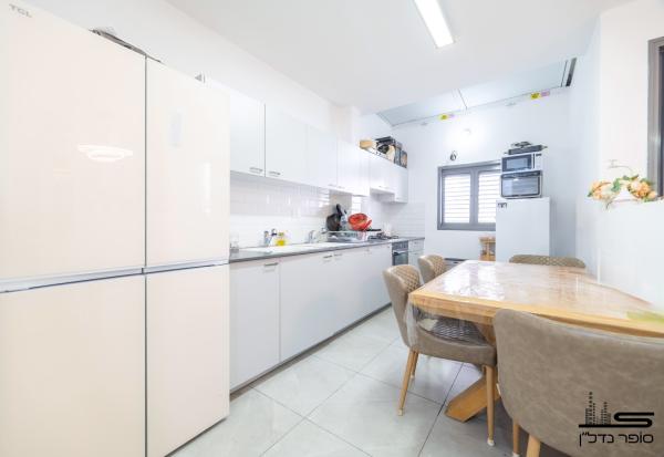 אברבנאל 119, נחלת שמעון