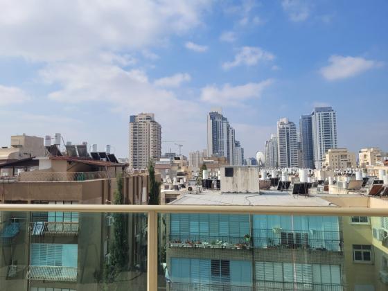 ביאליק 8, קרית עבודה