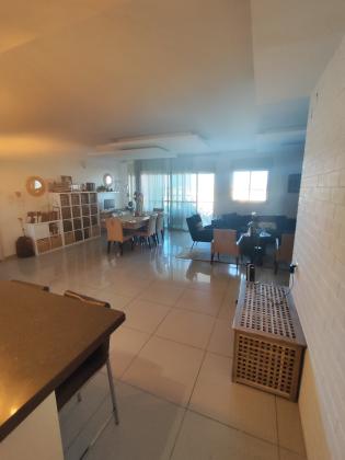 בשכונת נוה שאנן