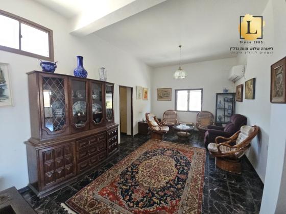 האיריס, כרמל צפוני