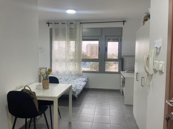 אלכסנדר ינאי 17, שכונה ד