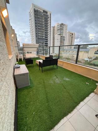 עפרה חזה, משכנות אומנים (כורדני)