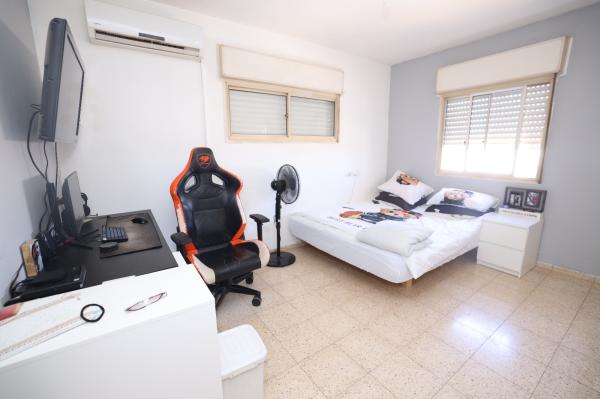 עין גדי 16 (שכונה ט)