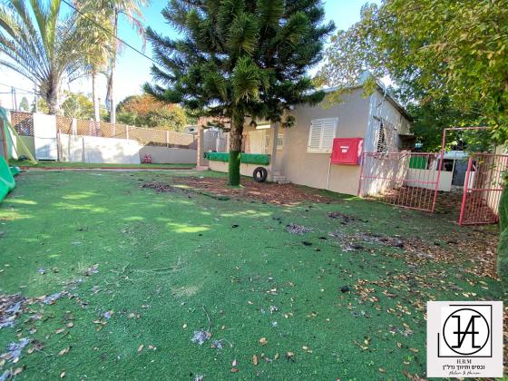 החסידה 4, המפדה האזרחי