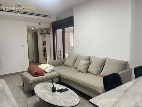 נתן אלבז, רובע ו