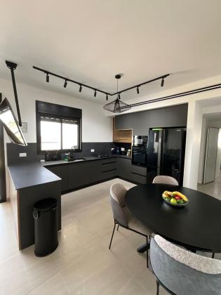 השולמית 16, אור ים