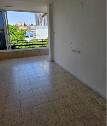 משה שרת 21, שיכון ותיקים