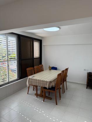 הופיין 8, נוה אביבים