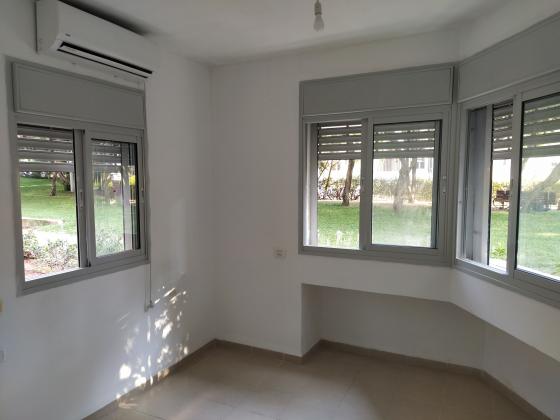 בני אפרים 215 (מעוז אביב א)