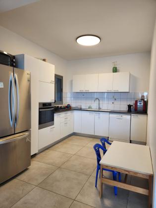 יגאל אלון 2, המרכז האזרחי