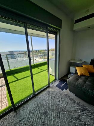 כליל החורש 9, יצחק שמיר