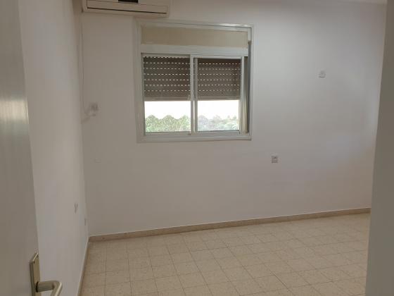 מנחם בגין 17, לב הפארק