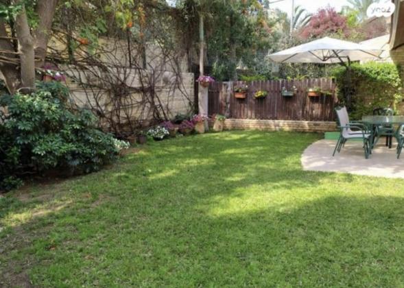 בשכונת מוצקין;דובדבן הכפר;כיסופים