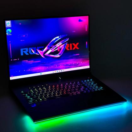 PREMIUM ASUS ROG Strix G18