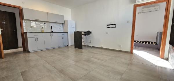 טרומפלדור 16, אברמוביץ