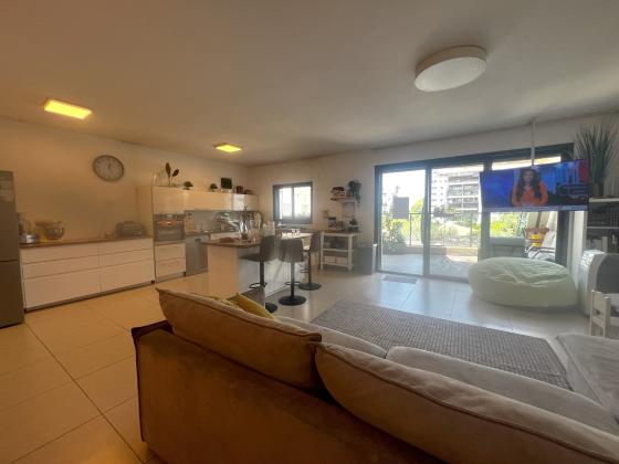 רחל המשוררת, הירוקה המערבית