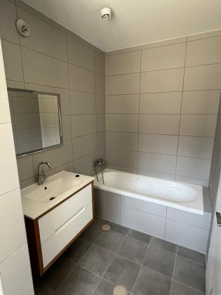 שמואל הנגיד 20, מרכז