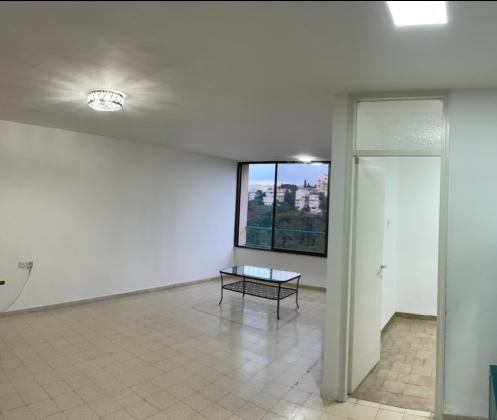 לאון בלום 12, רמת הדר