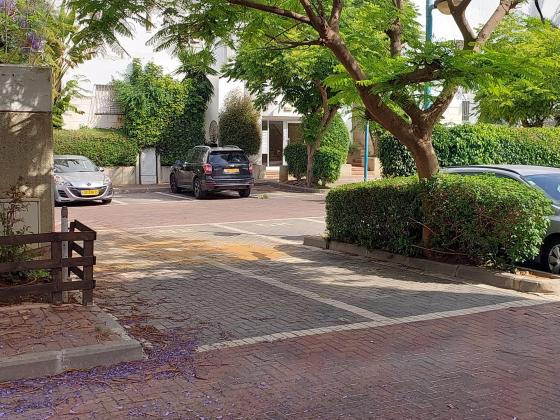 החרמון, מרכז העיר דרום