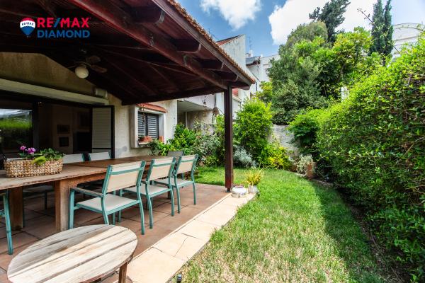 בשכונת אלון