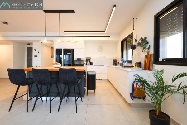 בשכונת המערבית