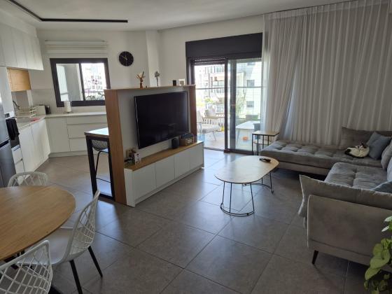 אורנה פורת 3, הרקפות