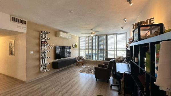 התחיה 8, נאות שושנים