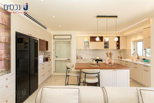 שדרות קיש, מרכז הכרמל