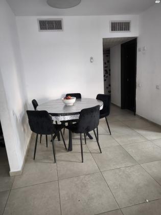 נחום סנה 22, רמות ב'