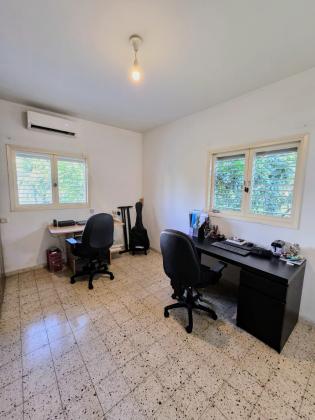 ישראל אהרוני 6, צפון מזרח העיר