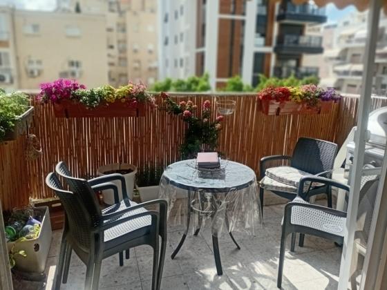 חפץ מרדכי 22, המרכז השקט