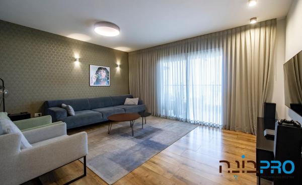 חיים חפר, הרקפות