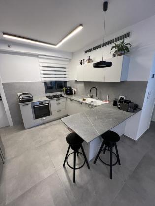 תבור 12, בית בפארק