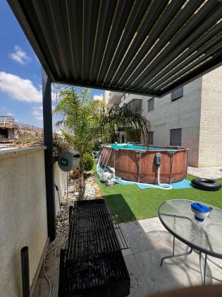 חרצית 4, רמת השקד