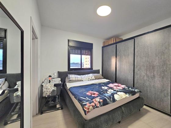 השולמית 16, אור ים