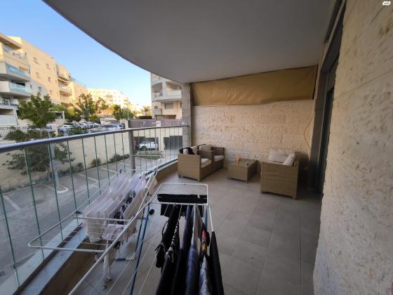 נחום סנה 22, רמות ב'