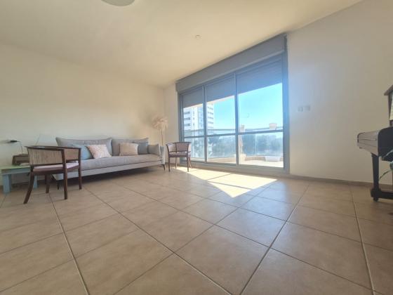 שאול המלך 10, אונו הירוקה