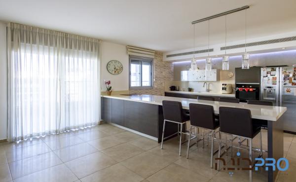 ההתיישבות, מרום ראשון