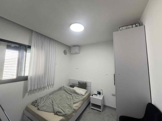 יצחק הלוי 55, גרין ועם