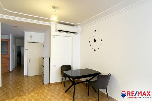 מנדלי מוכר ספרים 7 (מרכז)