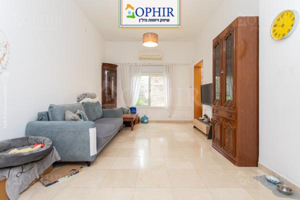 קריית ספר 6, אחוזה