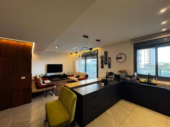 נתן יונתן 6, עיר ימים