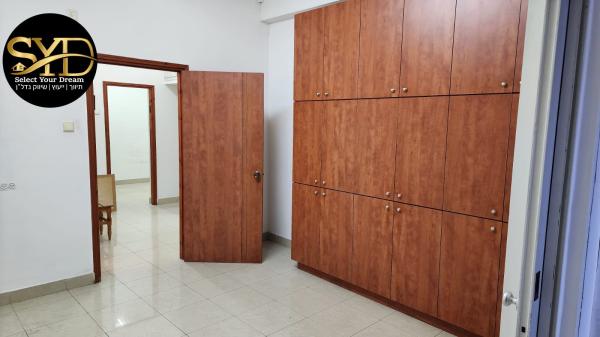 מונטיפיורי 20, מרכז העיר